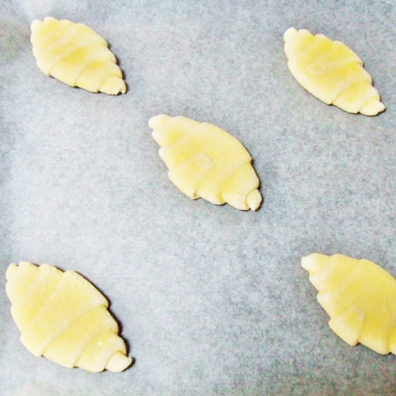 【お買い得】焼くだけ！ミニクロワッサン 発酵バターが香るフランス産　bake up生地  8個入り