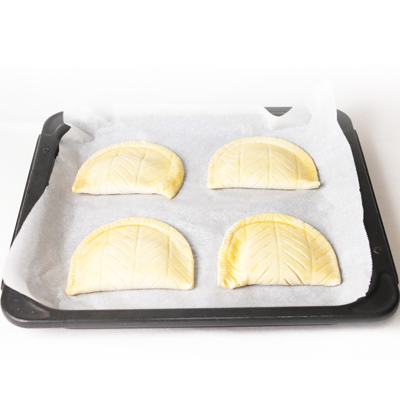 （業）塩キャラメルパイ 100g x 45個 （ショーソン オ キャラメル サレ）