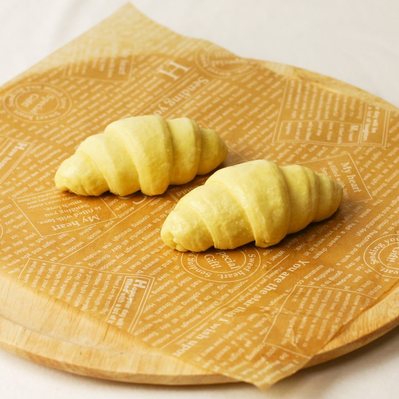 限定入荷】 エリタ―ジュミニクロワッサン 30ｇ×10個 発酵後生地: クロワッサン・パン｜上質食品通販サイト｜ダイニングプラス 公式サイト・通販