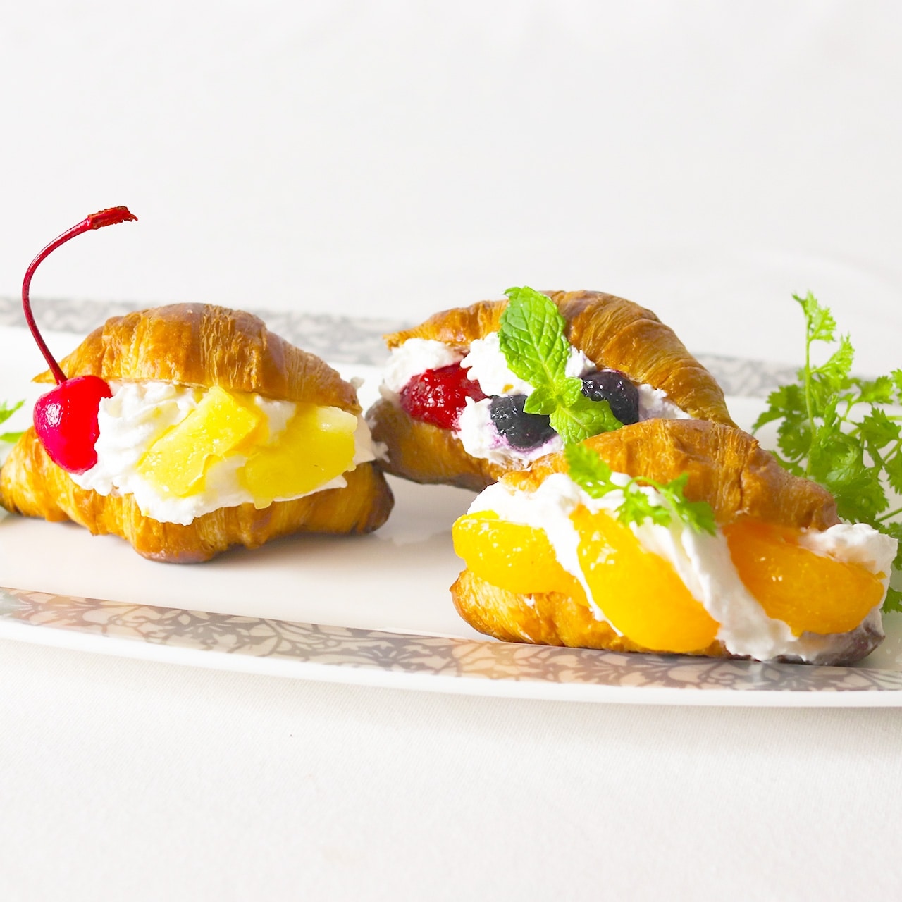 【お買い得】焼くだけ！ミニクロワッサン 発酵バターが香るフランス産　bake up生地  8個入り