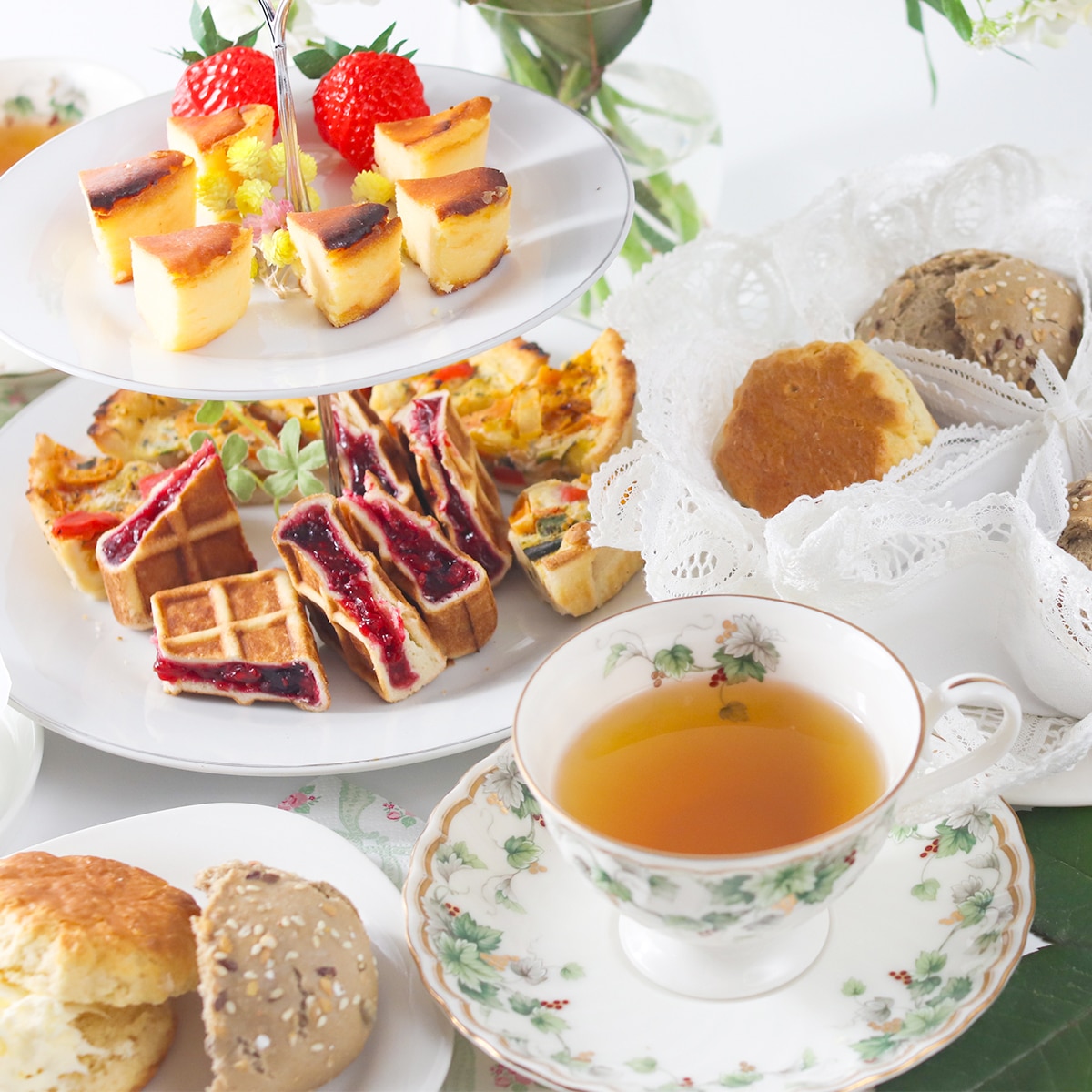 《期間限定》優雅な春のアフタヌーンティーセット