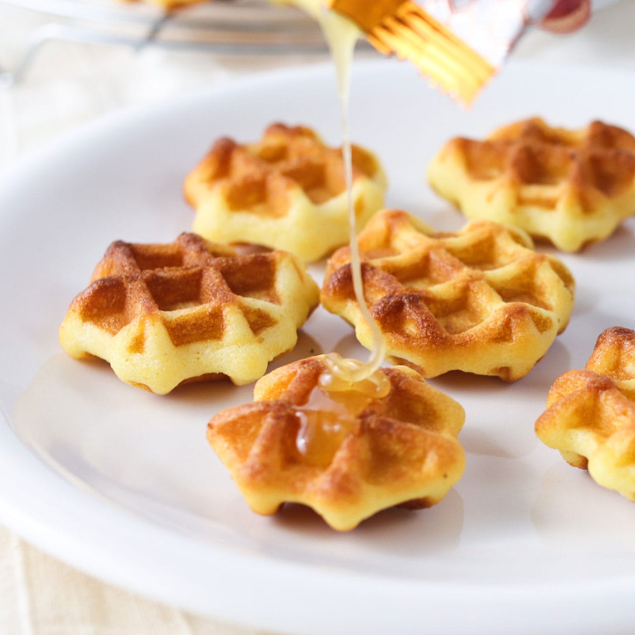 たまご仕立てのふんわりミニワッフル