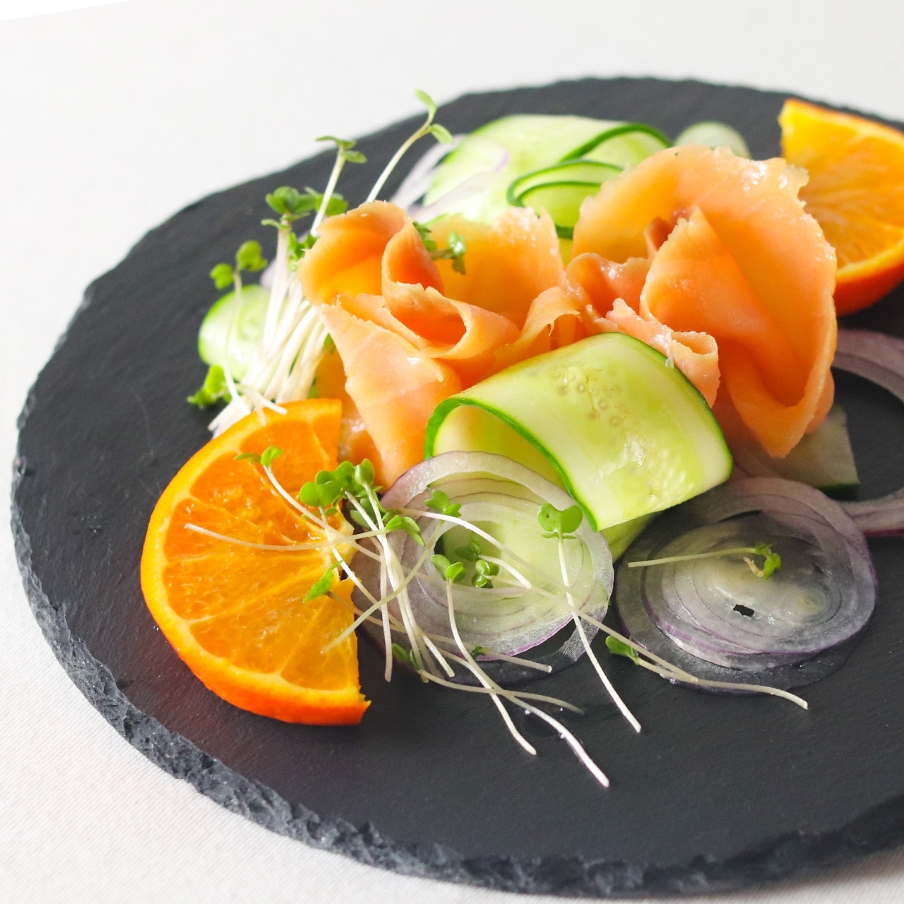 【お買い得】英国王室御用達 オーク樽で燻したスモークサーモン