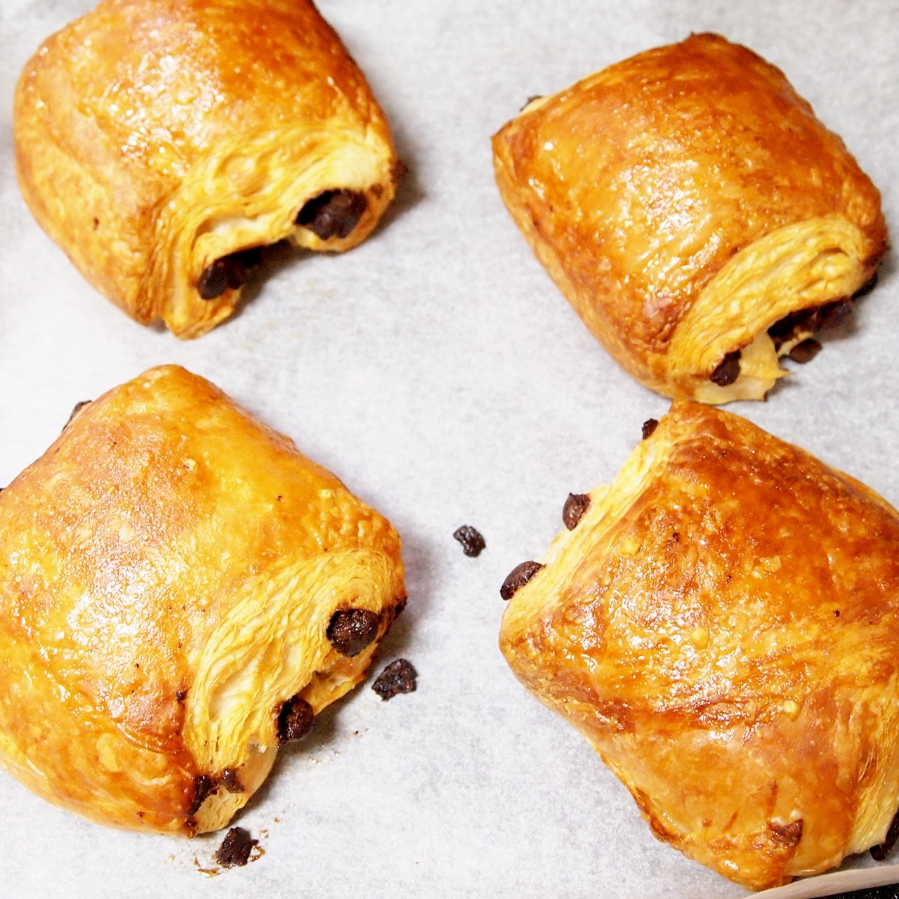 【１個】 焼くだけ！パンオショコラ　発酵バターが香るフランス産　Bake up生地  75g x 1個