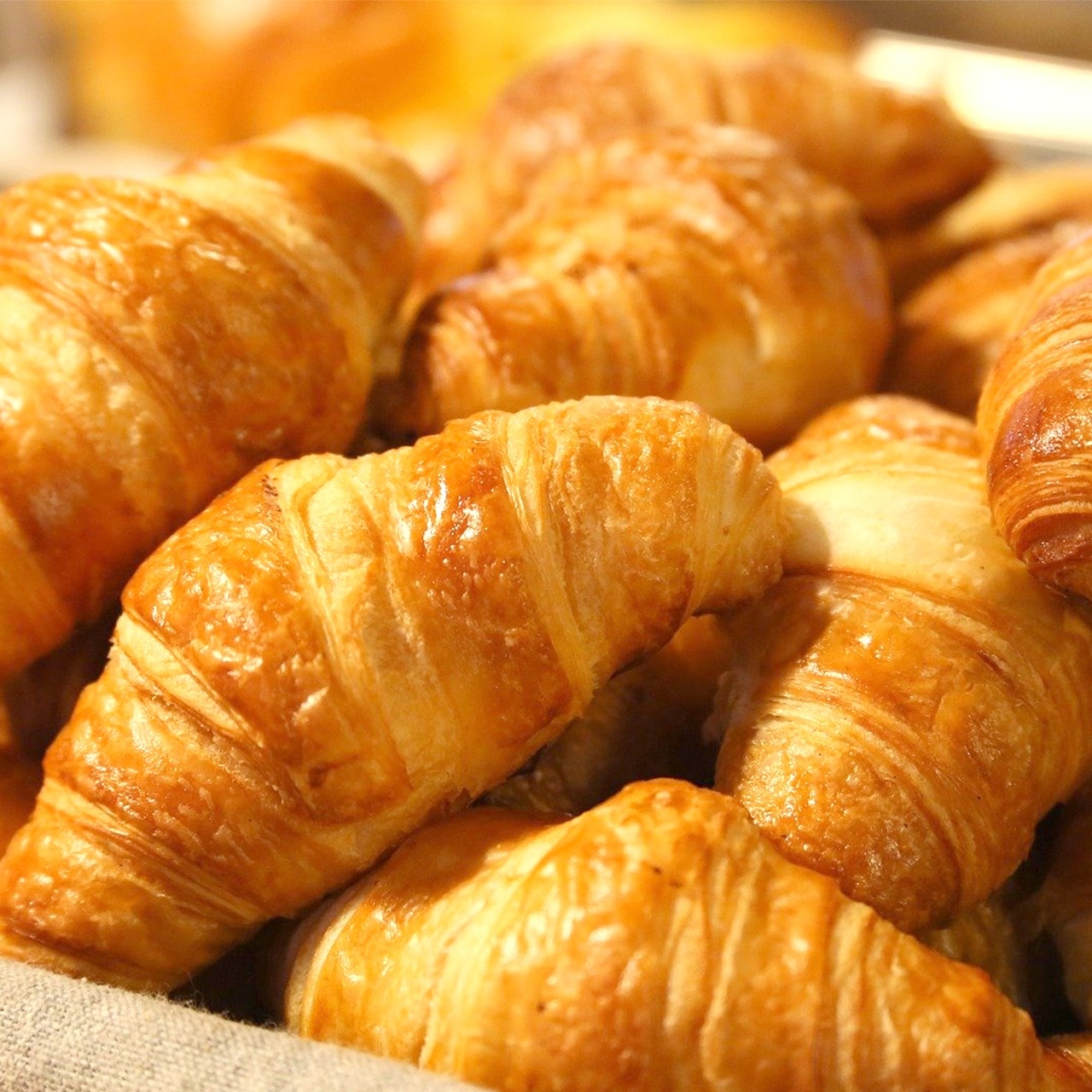 【お買い得】焼くだけ！ミニクロワッサン 発酵バターが香るフランス産　bake up生地  8個入り