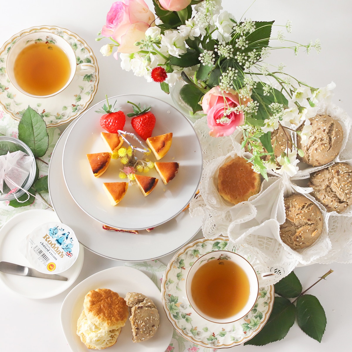 《期間限定》優雅な春のアフタヌーンティーセット