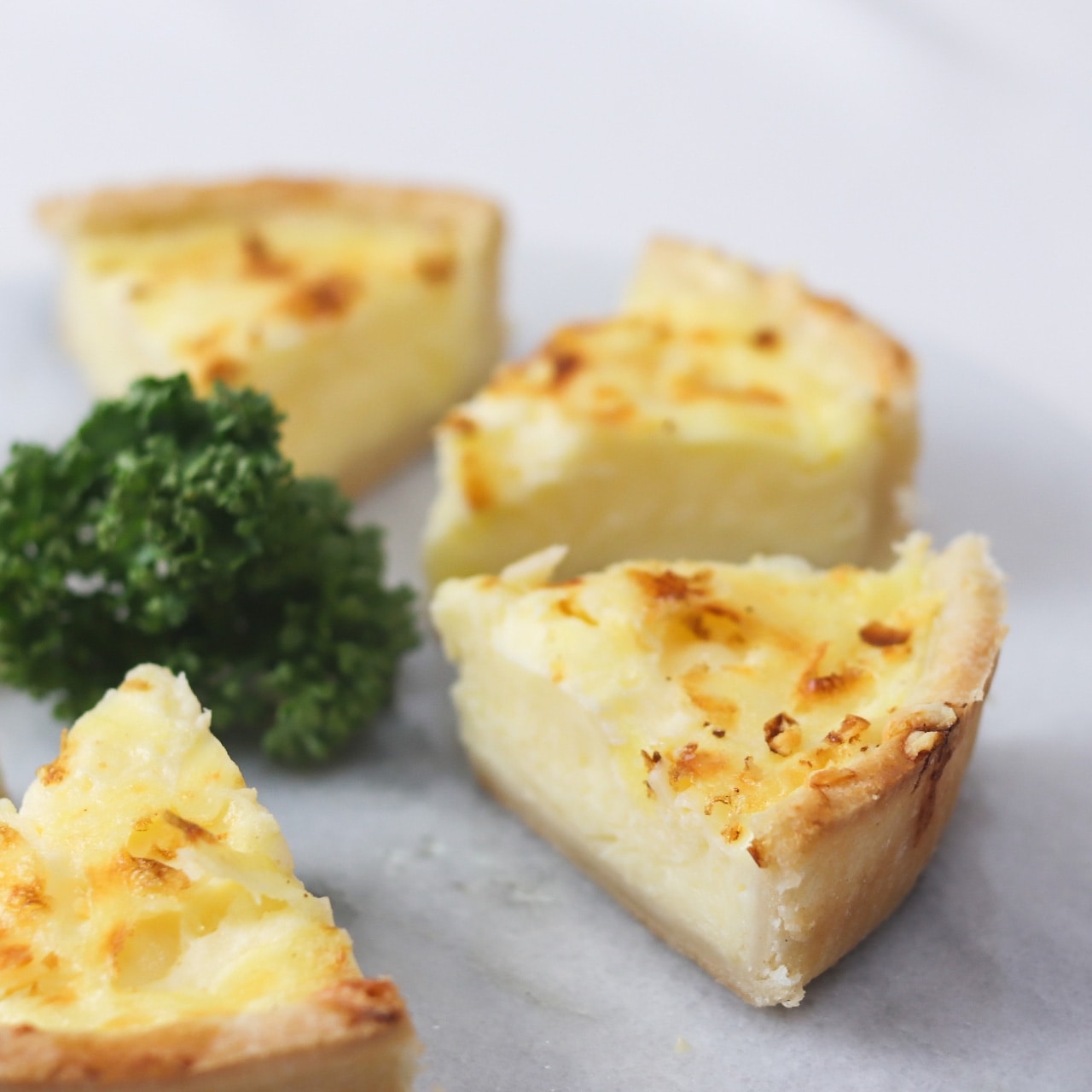 （業）3種のチーズのキッシュ30個（タルトフロマージュサレ）