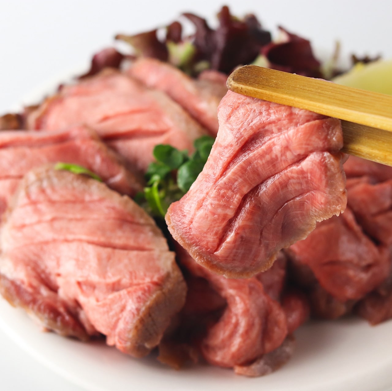 柔らかな仔牛タン イタリア産 300g（ミルクフェッドヴィール スキンレスタン）