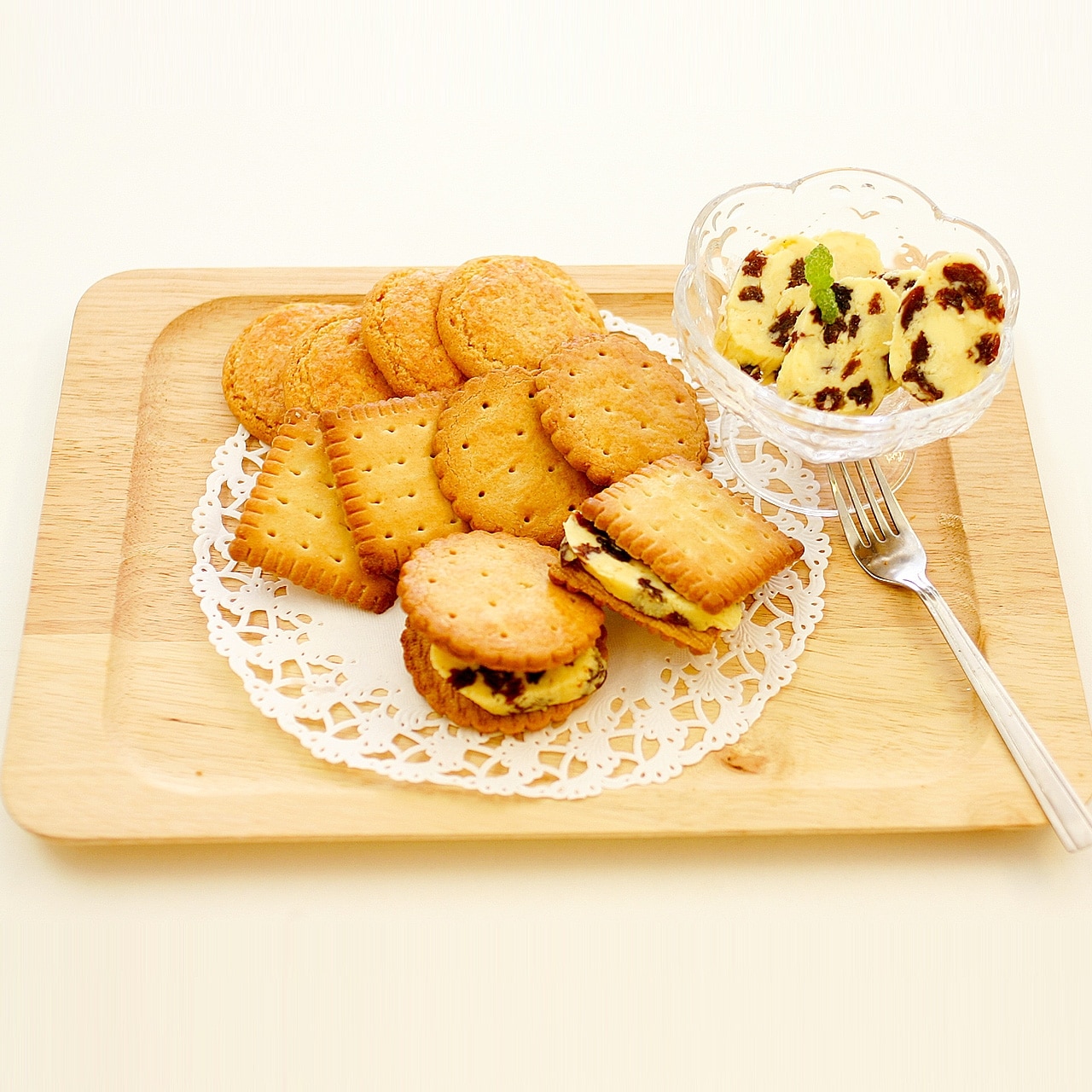 ブルターニュ産 クッキー（ガレット）3種アソート缶（レッド）