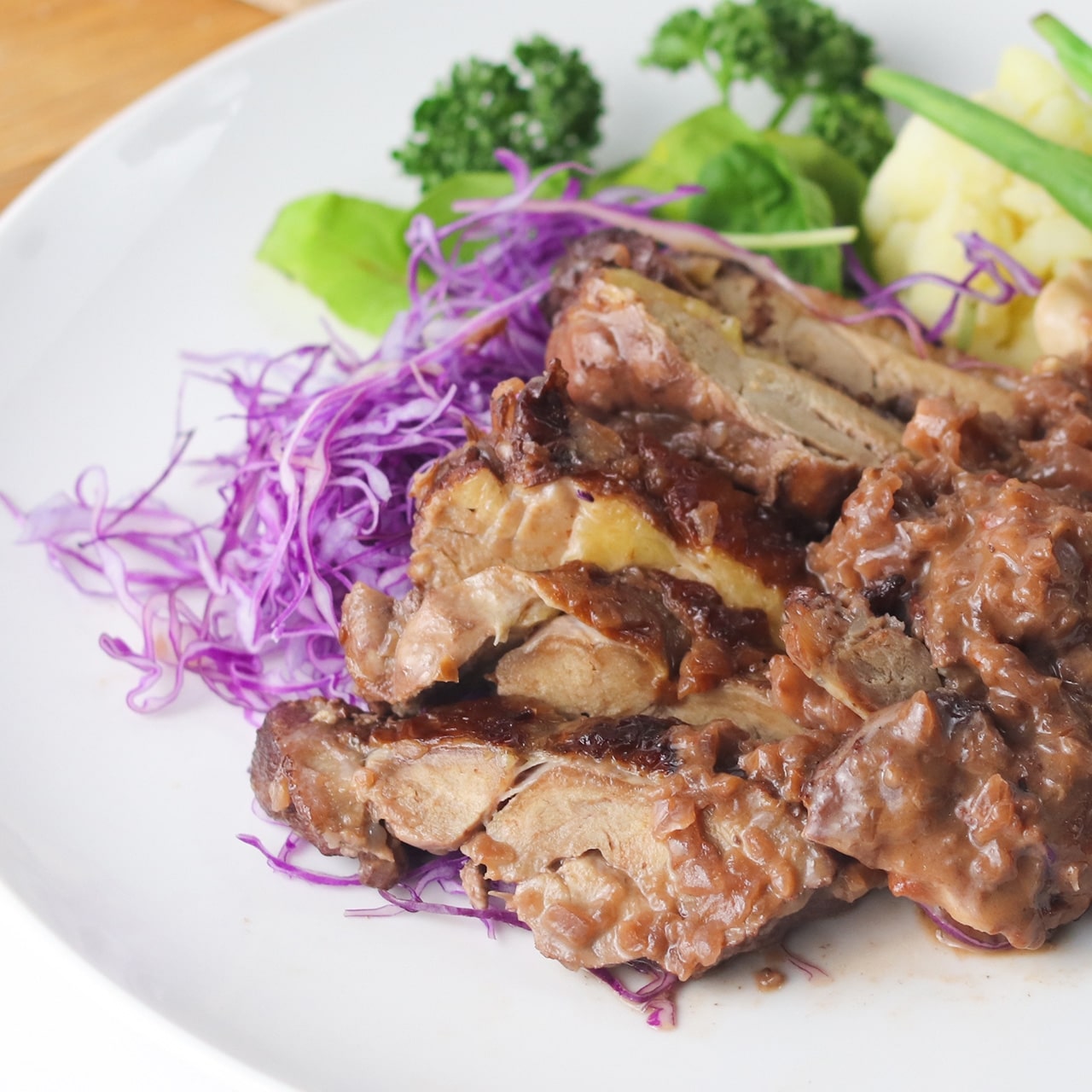 食鳥の女王！天草ホロホロ鳥 550g（ムネ肉・モモ肉 各1枚入り）