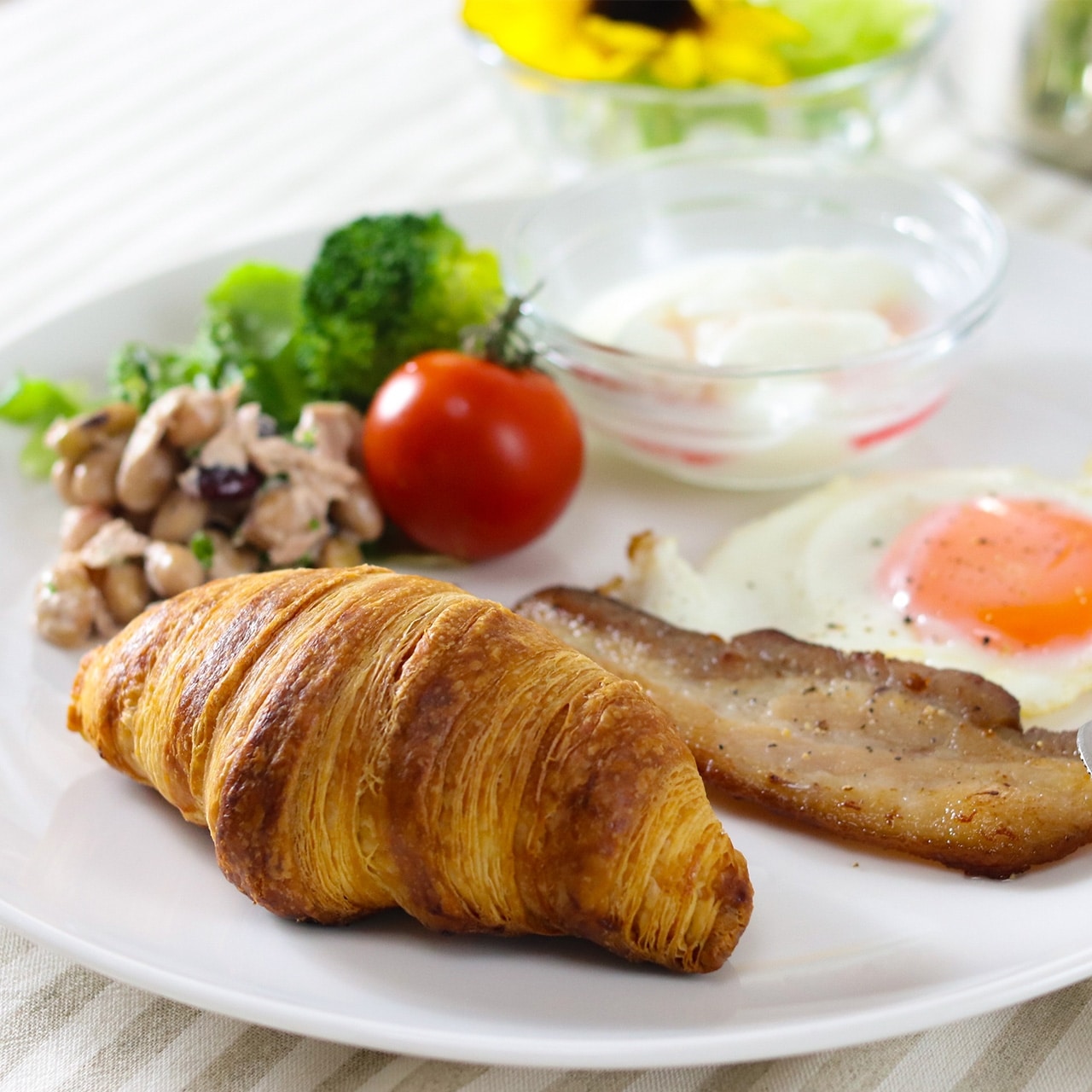 焼くだけ！クロワッサン　発酵バターが香るフランス産　Bake up生地 40g×10個入り