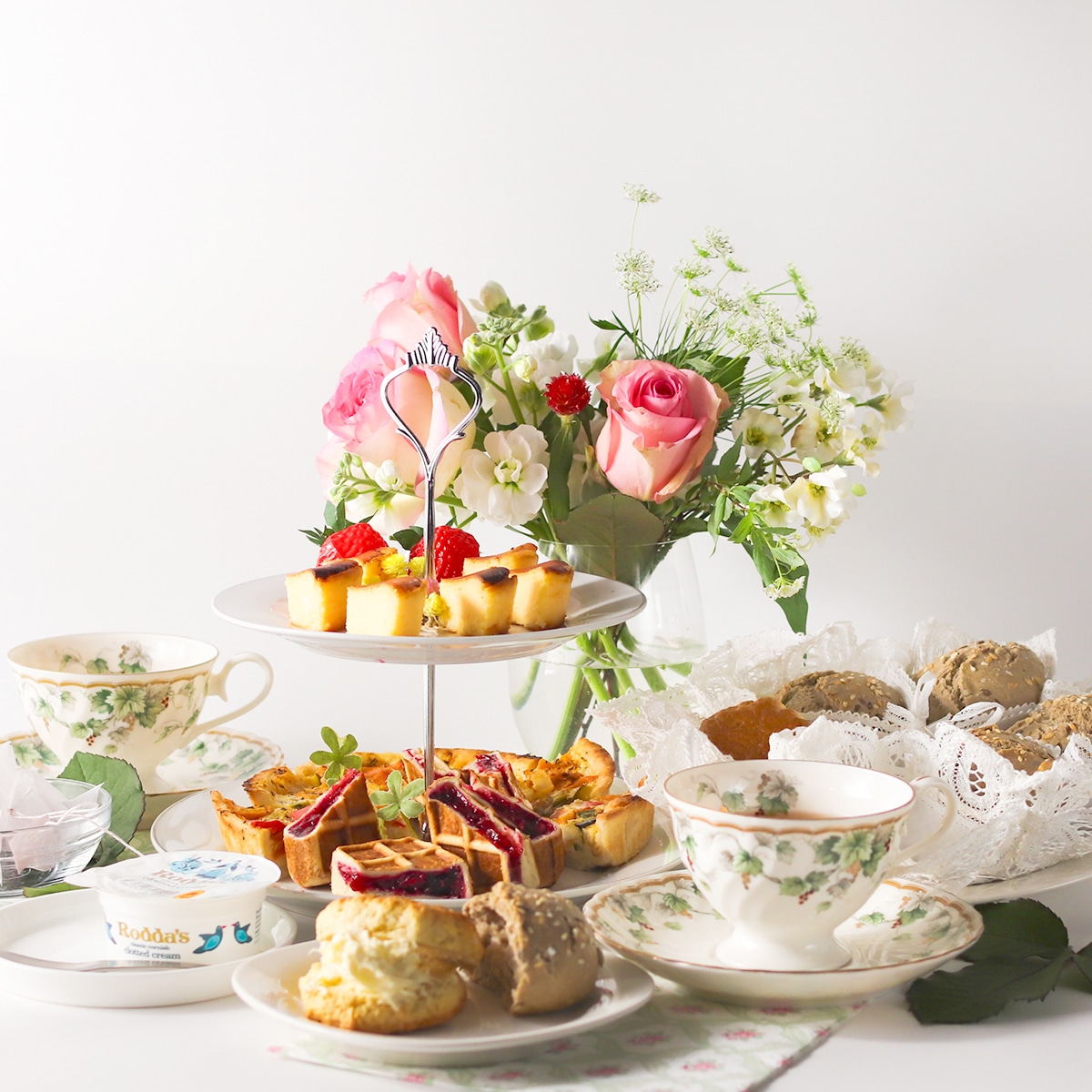 《期間限定》優雅な春のアフタヌーンティーセット