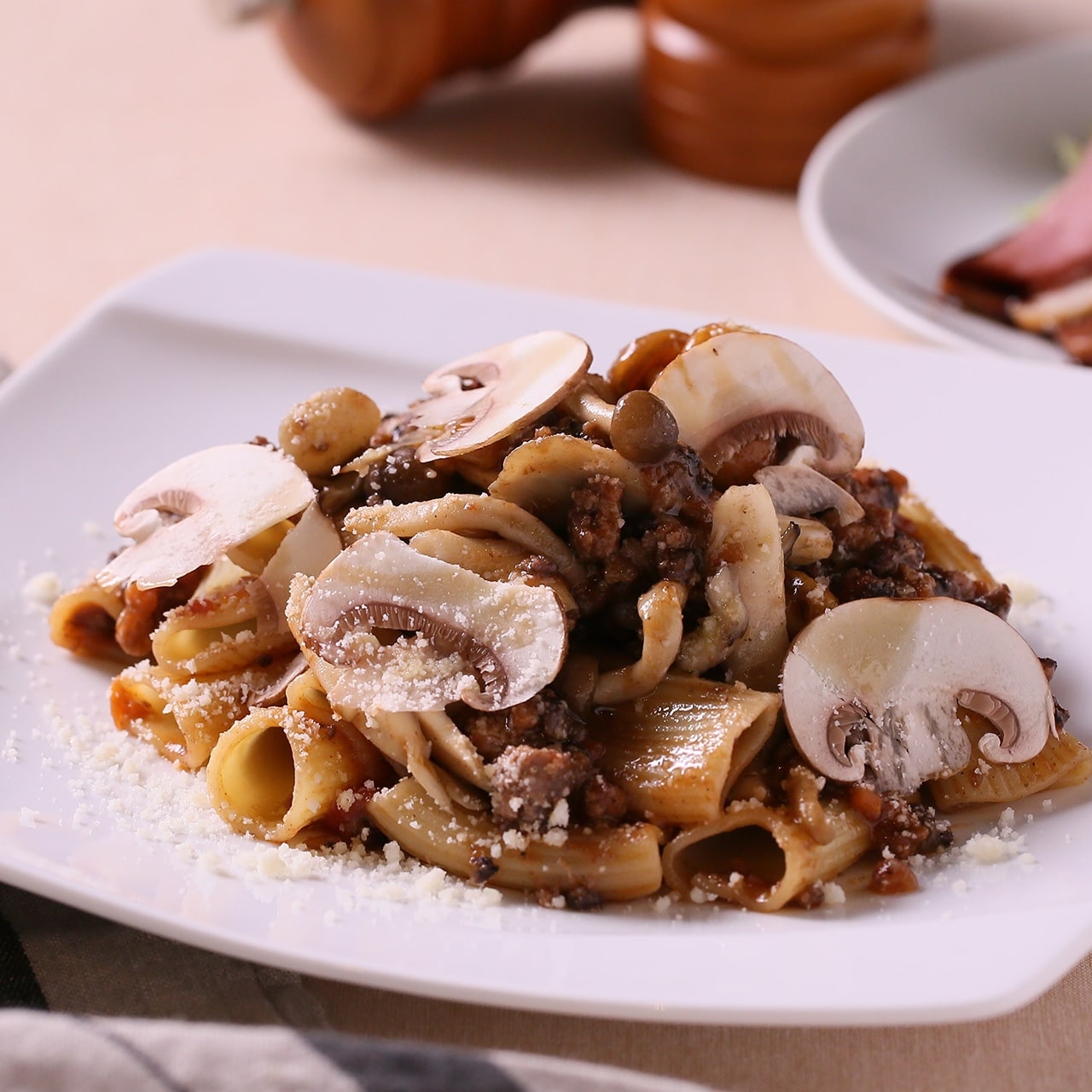 リガトーニ (ショート パスタ) もちもち 生パスタ 冷凍 80ｇ