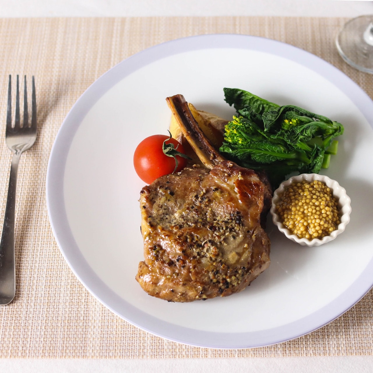 【お買い得】温めるだけ！骨付き仔牛ロースステーキ