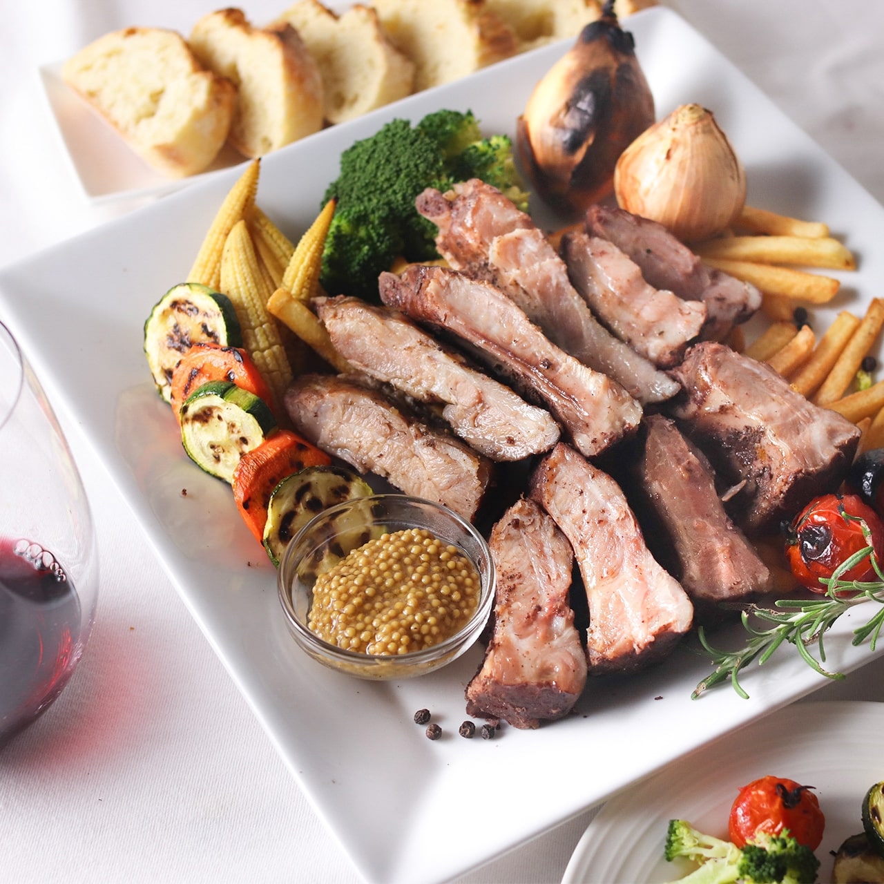 【お買い得】温めるだけ!250g シンプル味付けの骨付き豚バックリブ ハーフサイズ (スペアリブ)