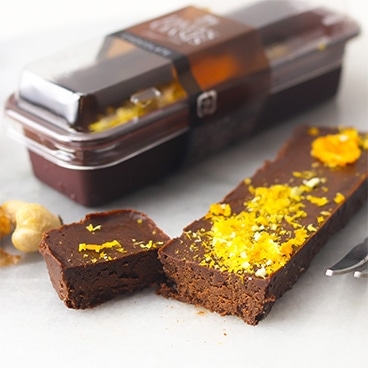 濃厚チョコが大人味のデーツスティックケーキ