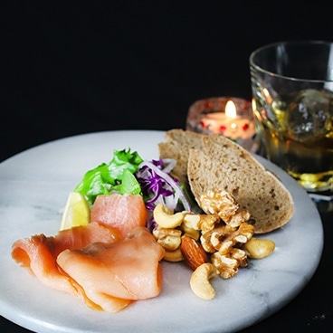 【お買い得】英国王室御用達 オーク樽で燻したスモークサーモン