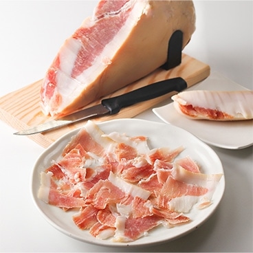 【限定入荷】切りたて熟成生ハムを堪能！ハモンセラーノ ミニ原木（ハムホルダー＆ナイフ付き）