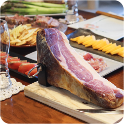 ミニ原木ハモンセラーノ