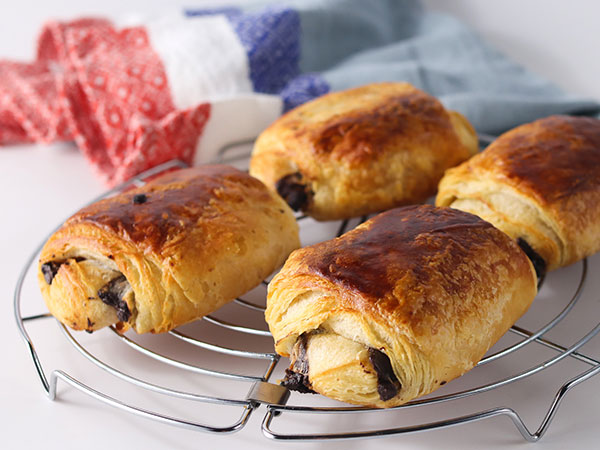 美味しそうに焼きあがったパンオショコラ