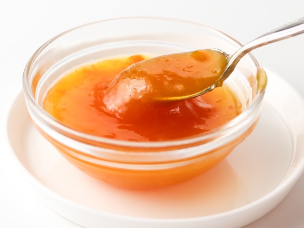 黄金色に輝くあんずジャム