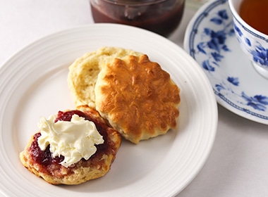 5つ星ホテルのコーニッシュ クロテッドクリーム: ジャム＆バター｜上質