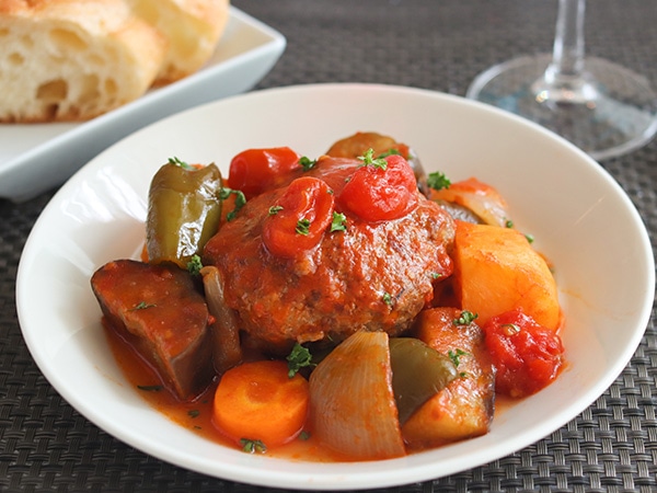 ハンバーグがパンパンに膨らんでいたら出来上がり