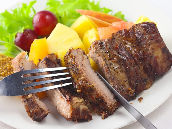 旨みたっぷり骨付きバックリブ