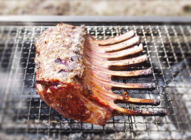 ブロックならではの豪快なBBQに