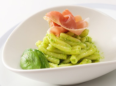 ラグーパスタトリュフ添え