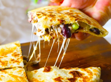 お好みの具材をトルティーヤでサンド