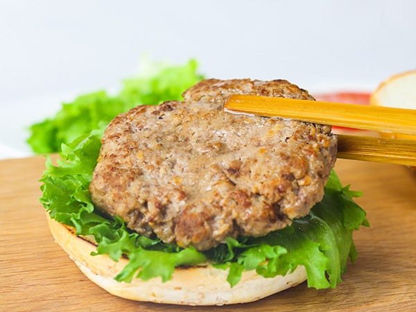 こだわりの原料で作るハンバーガー