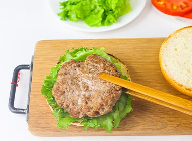 バンズにレタス