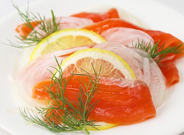 信州スモークサーモンのマリネ