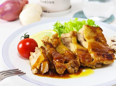 スパイシーな照り焼きチキンに