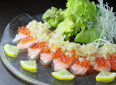 白身魚や甘エビなど魚介のカルパッチョ