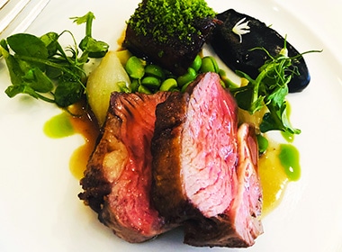 オイルの辛みに赤身肉を合わせるとポテンシャル発揮