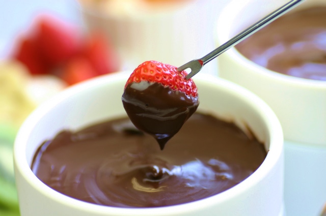 チョコレートクリームでチョコフォンデュ
